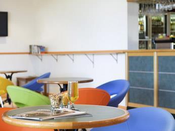 Western Cambridge Hotel 4*